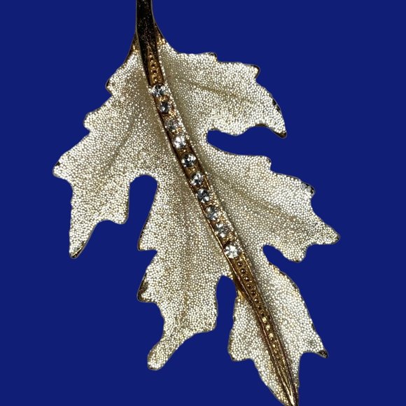 Women's Oak Leaf Pin Brooch with Rhinestones - Picture 4 of 10